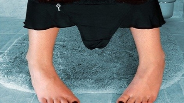 Cosa fanno le donne nei bagni pubblici?