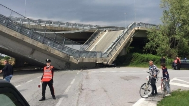 Cuneo: crolla cavalcavia tangenziale