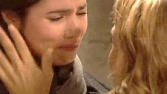 Emila incontra sua figlia Maria in carcere