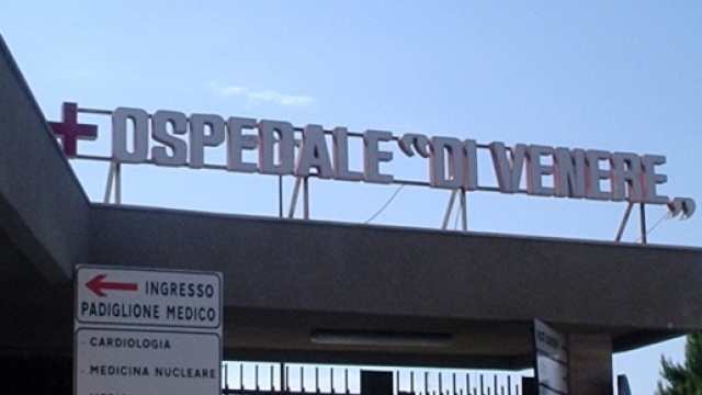 Medici litigano in sala operatoria: ritardo fatale per una neonata