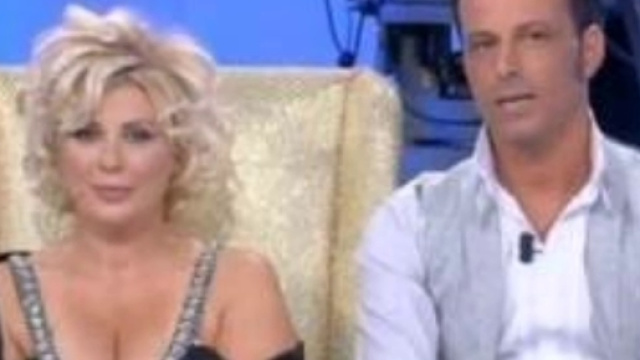 Tina con suo marito Chicco, a 'Uomini e Donne'.