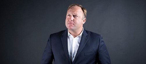Alex Jones fights for custody his three children. [Image credit: @Juginut/Twitter]