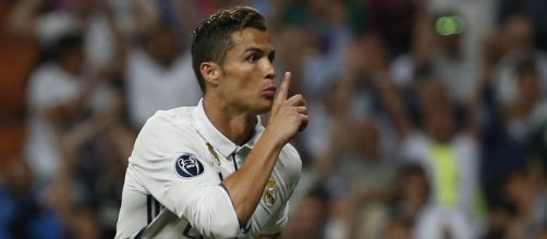 Cristiano pide silencio a los que le pitan.