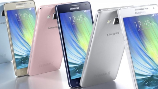 Prezzi Samsung Galaxy A5 2017 vs S7 Edge, le migliori offerte sul web al 20/04.