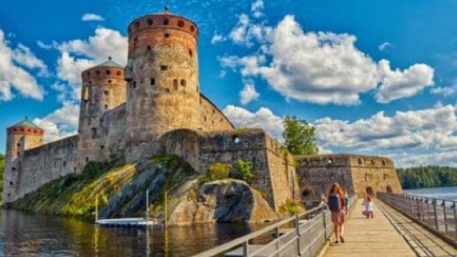 Il castello di Savonlinna si trova in Finlandia, paese definito come il pi&ugrave; sicuro al mondo secondo il report Wef 2017