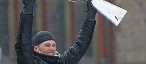 Car carrying Lombardi trophy to Maine crashes into deer - The ... - bostonglobe.com