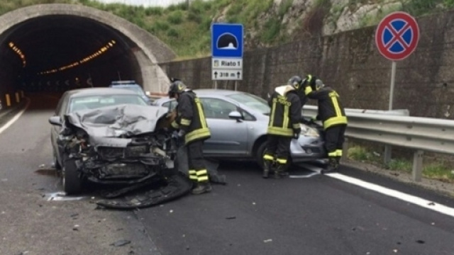 Calabria: incidente stradale un morto e due feriti