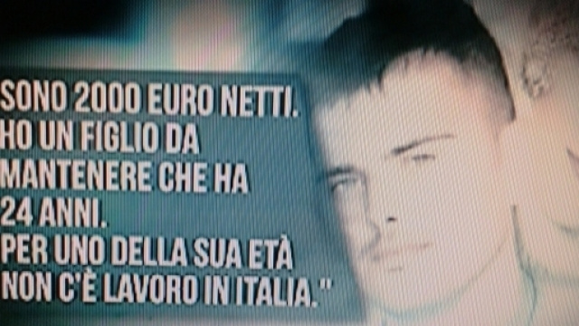 Mantenere un figlio con un vitalizio di 2000 euro non sono sufficienti per Cicciolina.