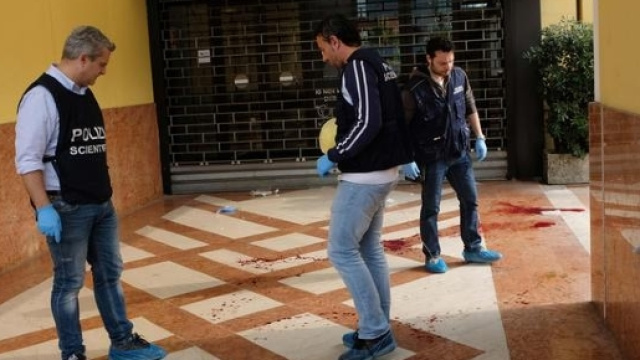 Morto il giovane colombiano accoltellato fuori dalla discoteca