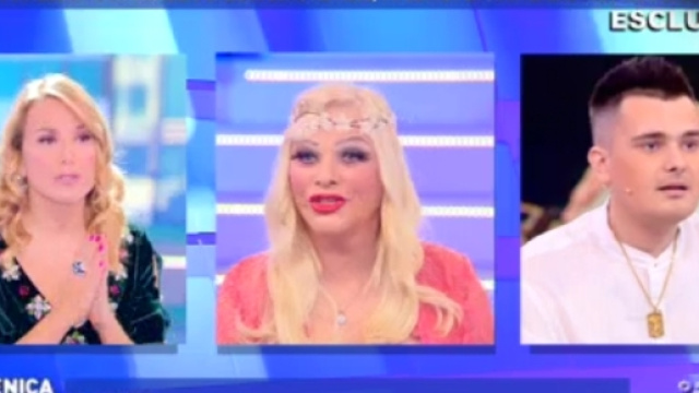 Rissa tra due ospiti durante la puntata di Domenica Live