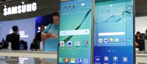 The Samsung S8 being displayed at the Samsung Outlet.