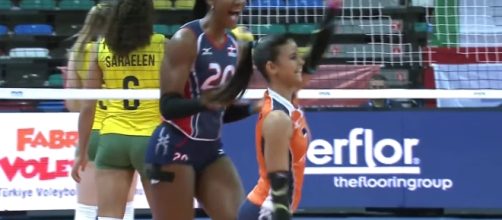 Winifer Fernand&eacute;z comemora ponto em jogo