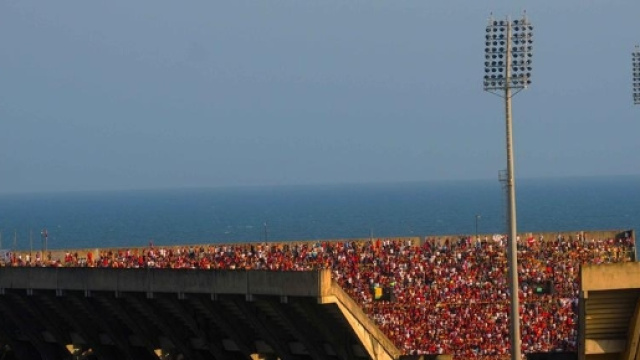 in foto una panoramnica dello stadio Arechi durante un incontro della Salernitana