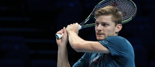 David Goffin plays bachand during his practice. Photo by Marianne Bevis -- CC BY-ND 2.0