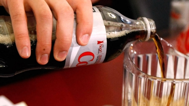 Bevande zuccherate e diet aumenterebbero il rischio di Alzheimer e ictus