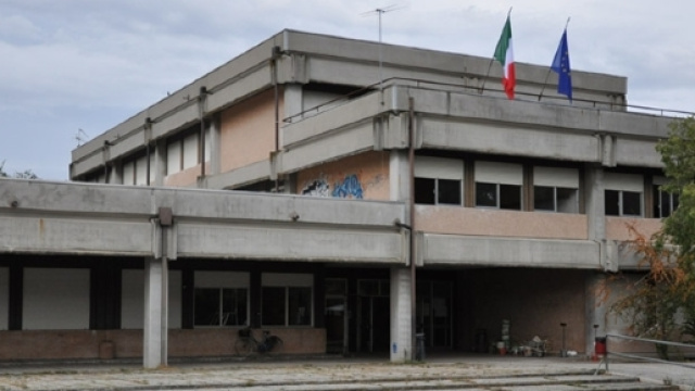 Carpi, due bus contro scuola 'Meucci': per il sindaco &egrave; un atto criminale