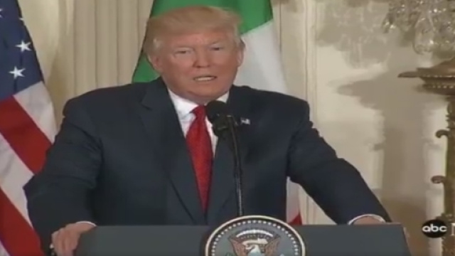 Comment Donald Trump a-t-il r&eacute;agit apr&egrave;s l'attaque terroriste survenue sur les Champs-Elys&eacute;es ?