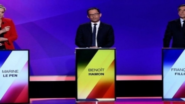 Comment ont r&eacute;agit les candidats &agrave; la pr&eacute;sidentielle suite &agrave; l'attentat des Champs-Elys&eacute;es ?