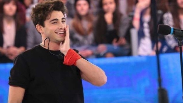 De Filippi contro Riccardo per Facchinetti? | Velvet Music Italia - velvetmusic.it