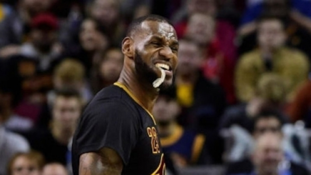 LeBron James nella notte 41pt 13rim 12ass