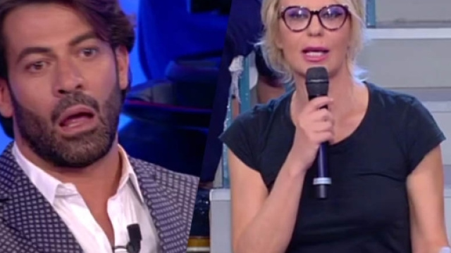 Maria de Filippi infastidita dalle continue segnalazioni di Gianni Sperti