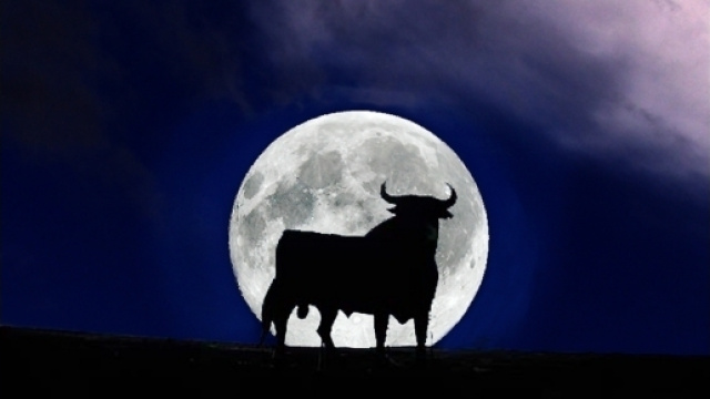 Oroscopo | previsioni astrali di domani, mercoled&igrave; 26 aprile - Luna in Toro - gran mercoled&igrave; solo per tre segni
