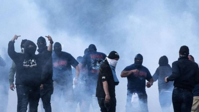 Scontri tra tifosi del Benfica e dello Sporting