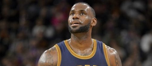 LeBron James and the Cavs are moving on to the second round after Sunday's win. [Image via Blasting News image library/inquisitr.com]