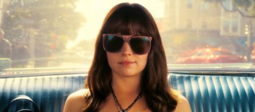 Watch the Girlboss Netflix Trailer - Britt Robertson in Nasty Gal ... - elle.com