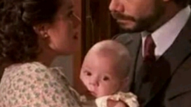 Il Segreto anticipazioni di maggio giugno 2017: Sol e Lucas adottano Marcos, Camila salver&agrave; Hernando dal patibolo.