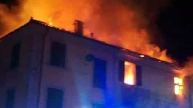 Incendio a Casella oggi 22 aprile 2017 - today.it