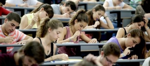 La realidad de muchos j&oacute;venes reci&eacute;n licenciados es bien diferente a la que les prometieron (poco adultos - lavanguardia.com)