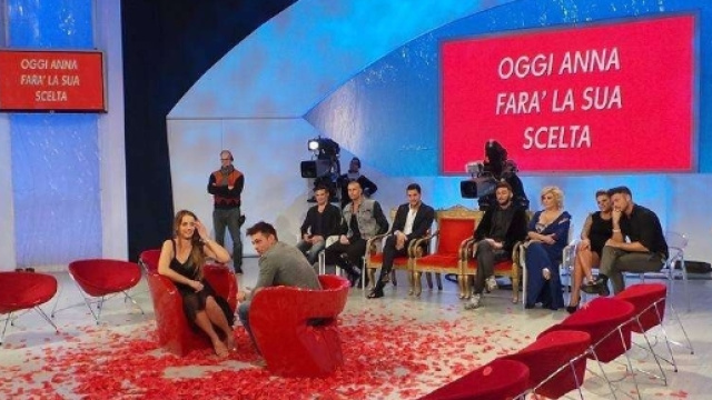 Anna Munaf&ograve;: Emanuele Trimarchi, Uomini e Donne, videoclip e le ... - televisionando.it