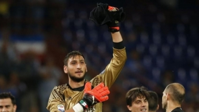 Donnarumma, il bacio al Milan e la strategia di Raiola: Juve ... - ilbianconero.com