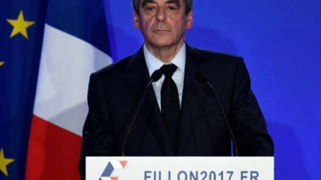 Francois Fillon parle a ses sympathisans