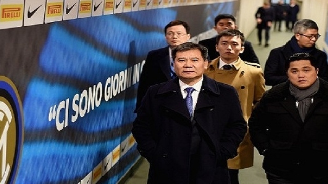 Inter, societ&agrave; infuriata con i calciatori