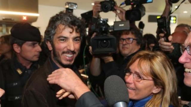 L'arrivo di Del Grande all'aeroporto di Bologna