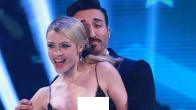 Martina Stella durante la prova di ballo