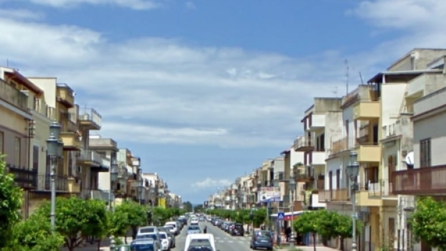 Palermo, cade dal balcone e muore: anziana voleva raccogliere nespole