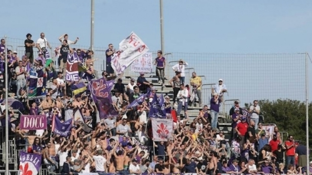 Tifosi della Fiorentina nella gara di Crotone.