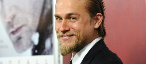 Charlie Hunnam Reveals Why He Started Vaping - VaporVanity.com - vaporvanity.com