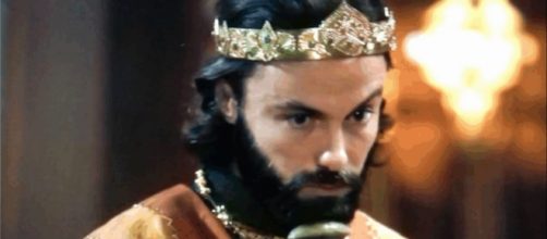 Evil-Merodaque &eacute; obrigado a se casar com Shamiran (Foto: Reprodu&ccedil;&atilde;o/Record TV)