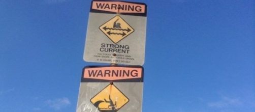 Warning sign for swimmers at Waimea Bay