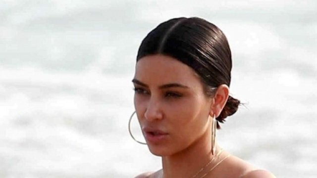 Kim Kardashian in bikini in Messico (Credits: Hot Celebs Home)