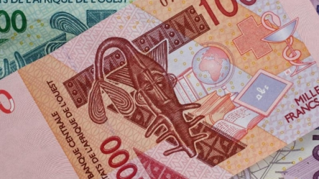 Le franc CFA est-il bon pour les pays africains ? - RFI - rfi.fr