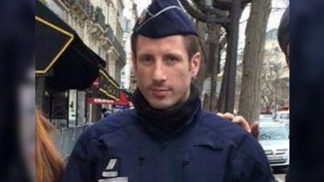 Macron et Le Pen pr&eacute;sents lors de l'hommage &agrave; Xavier Jugel&eacute;