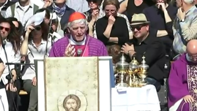 Un momento dei funerali di Michele Scarponi