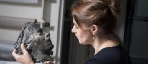 Tracey Emin with Death Mask FAIR USE bbc.co.uk Creative Commons