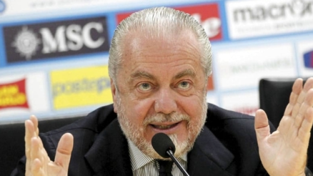 De Laurentiis in vacanza, sfott&ograve; dagli juventini. La risposta ... - napolitoday.it
