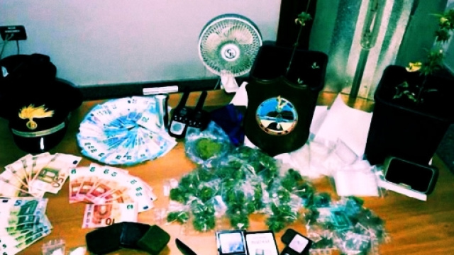 La droga sequestrata dai Carabinieri nell'abitazione di Angelo Masala.